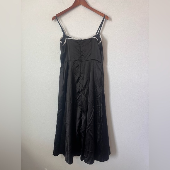 Black Formal Maxi Dress with Padded Top and Pockets - Picture 6 of 6